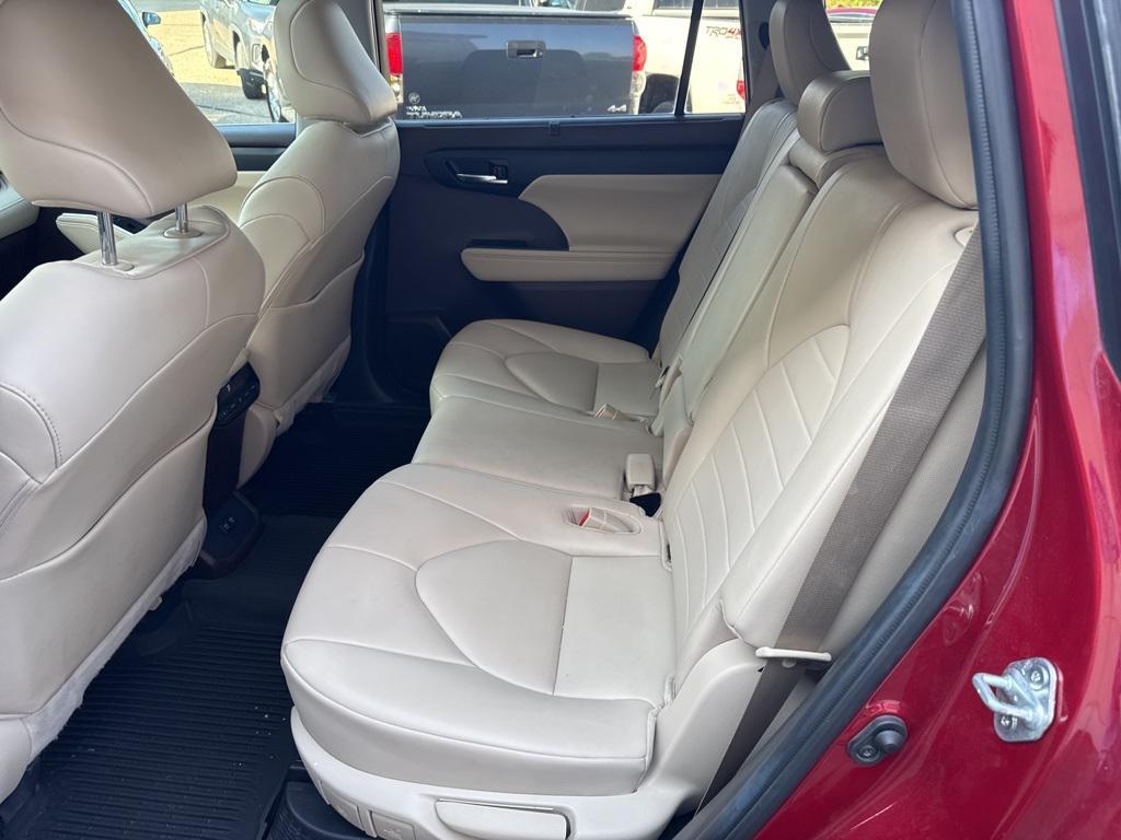used 2021 Toyota Highlander car, priced at $36,999