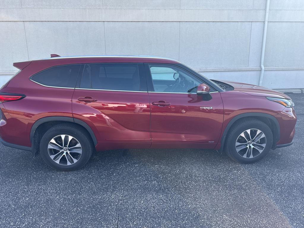 used 2021 Toyota Highlander car, priced at $36,999