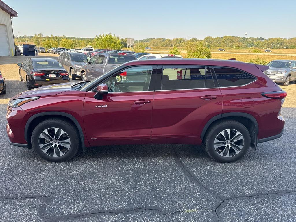 used 2021 Toyota Highlander car, priced at $36,999