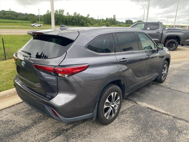 used 2022 Toyota Highlander car, priced at $43,999
