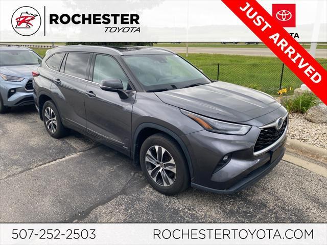 used 2022 Toyota Highlander car, priced at $43,999