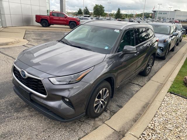 used 2022 Toyota Highlander car, priced at $43,999