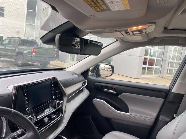 used 2022 Toyota Highlander car, priced at $43,999