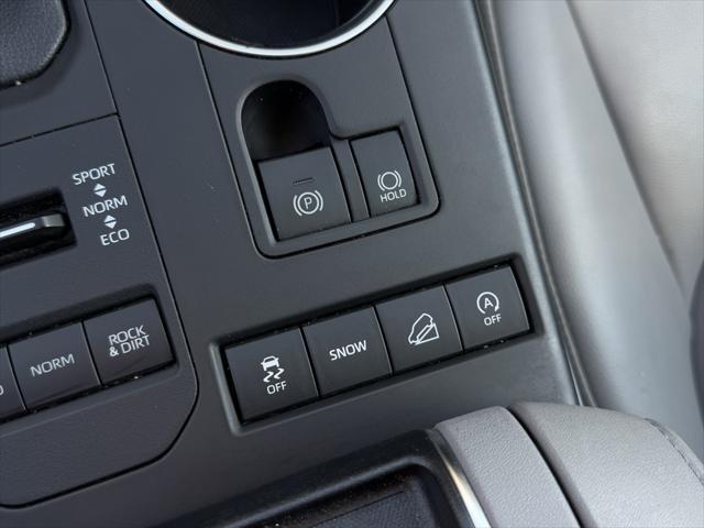 used 2022 Toyota Highlander car, priced at $41,199