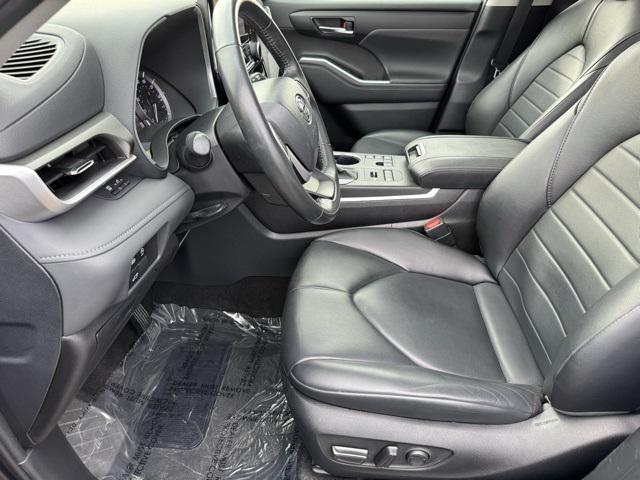 used 2024 Toyota Highlander car, priced at $41,499