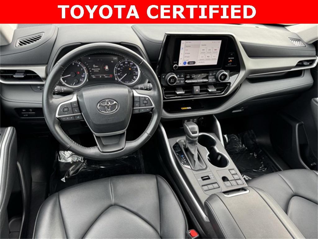 used 2024 Toyota Highlander car, priced at $41,499