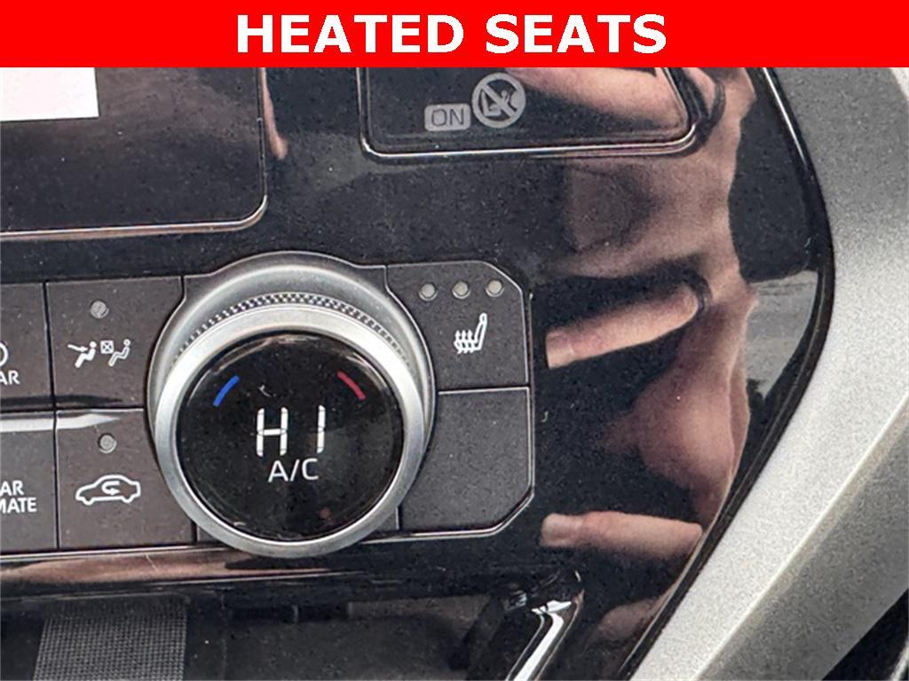 used 2024 Toyota Highlander car, priced at $41,499