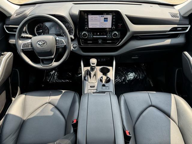 used 2022 Toyota Highlander car, priced at $38,499
