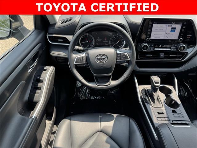 used 2022 Toyota Highlander car, priced at $38,499