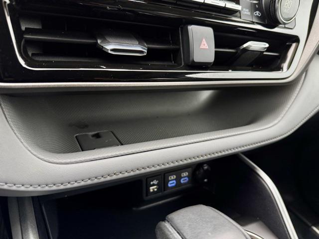 used 2022 Toyota Highlander car, priced at $42,499