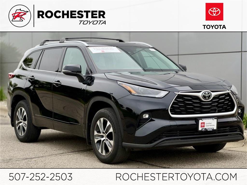 used 2022 Toyota Highlander car, priced at $40,199