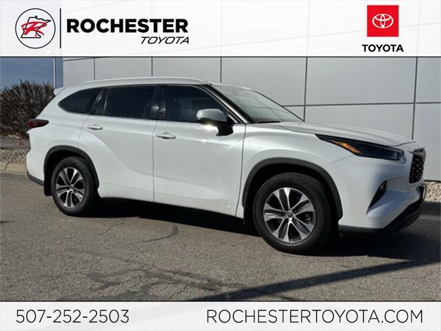 used 2022 Toyota Highlander car, priced at $39,598