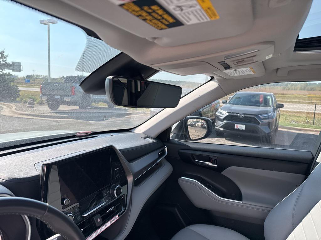 used 2024 Toyota Highlander car, priced at $45,599