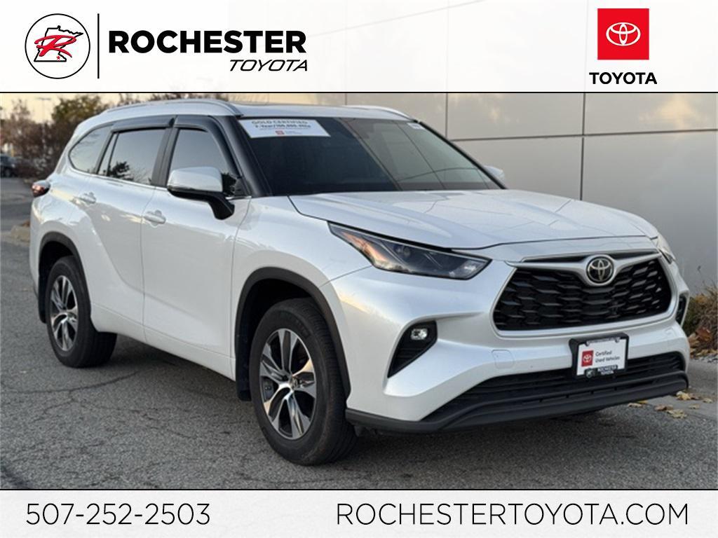 used 2024 Toyota Highlander car, priced at $40,499