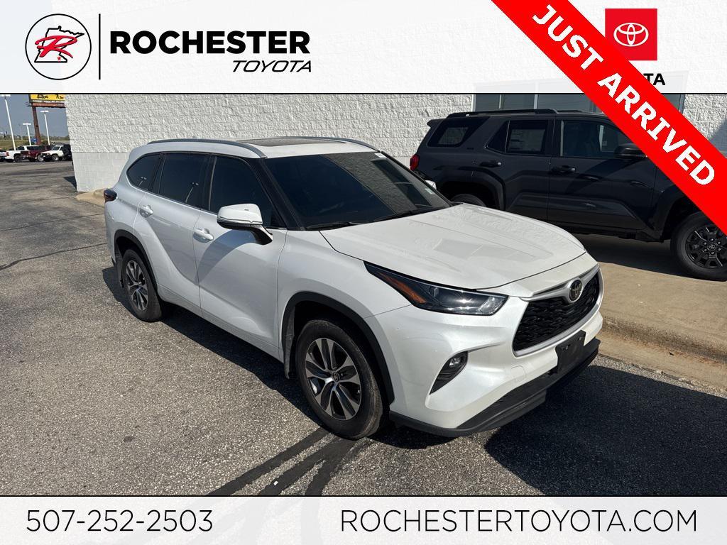 used 2024 Toyota Highlander car, priced at $45,599