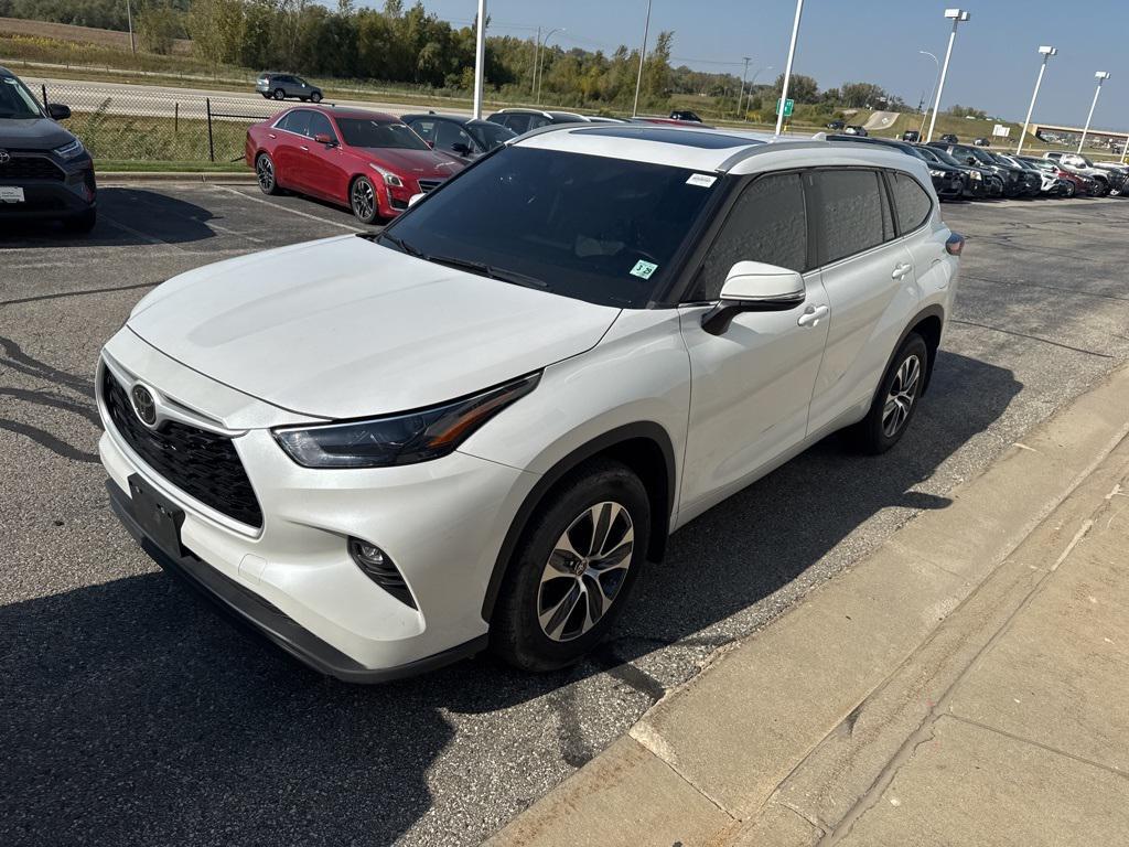 used 2024 Toyota Highlander car, priced at $45,599