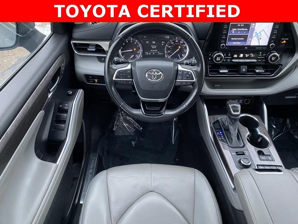 used 2022 Toyota Highlander car, priced at $39,799