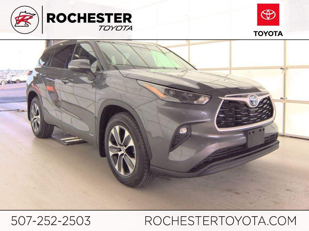 used 2022 Toyota Highlander car, priced at $42,000