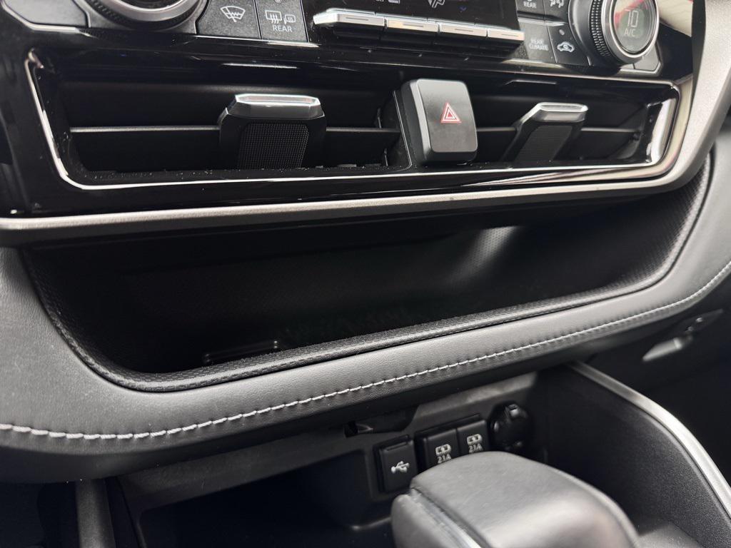 used 2021 Toyota Highlander car, priced at $34,499