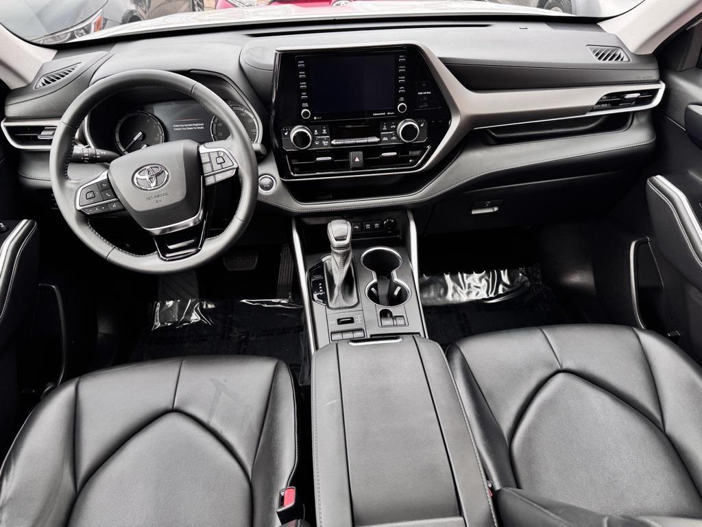 used 2021 Toyota Highlander car, priced at $34,499