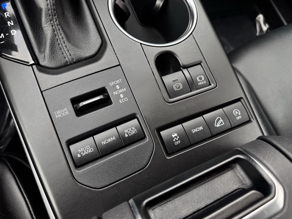 used 2021 Toyota Highlander car, priced at $34,499