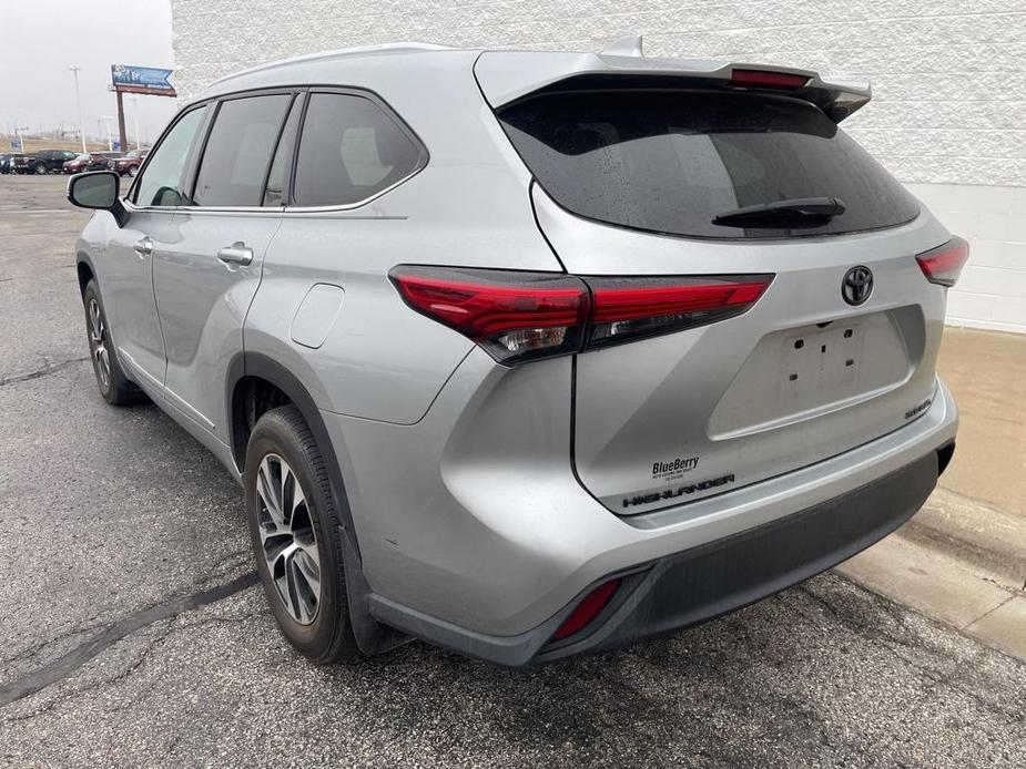 used 2021 Toyota Highlander car, priced at $37,999