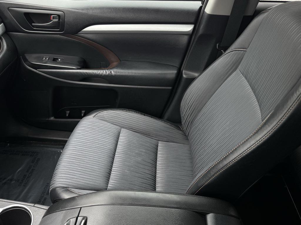used 2014 Toyota Highlander car, priced at $15,991