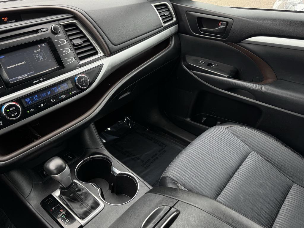 used 2014 Toyota Highlander car, priced at $15,991