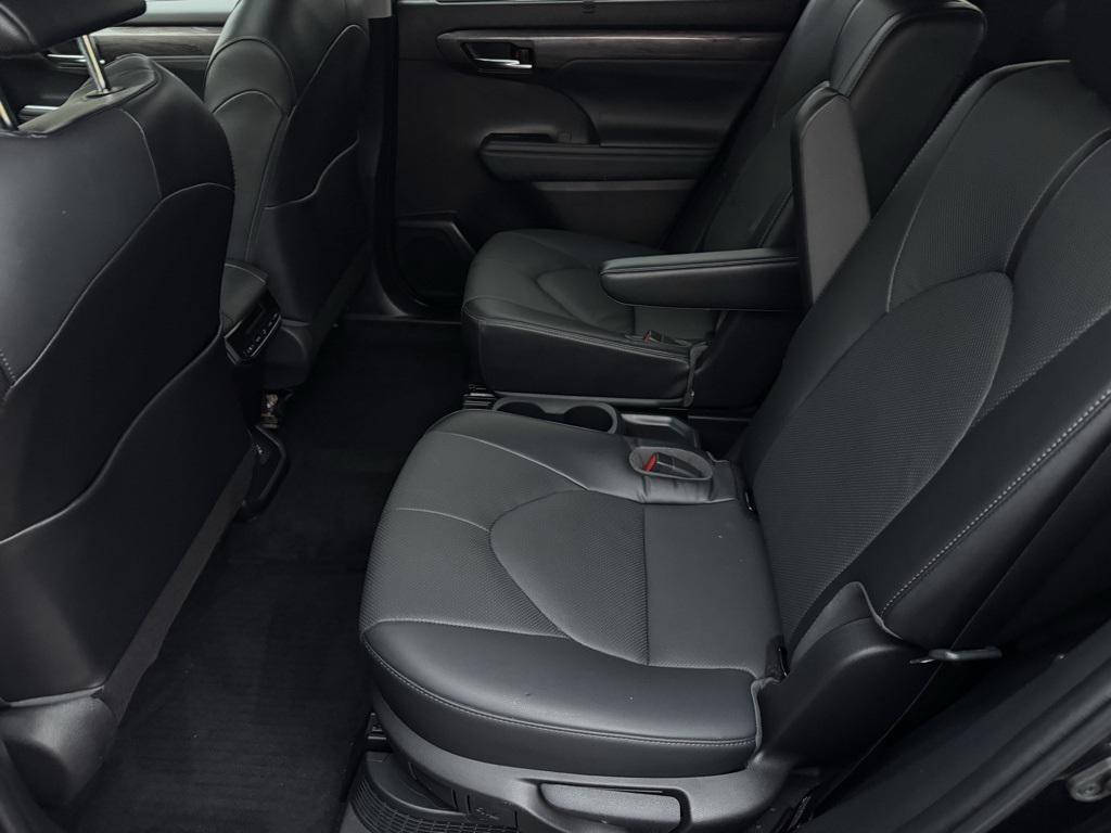 used 2022 Toyota Highlander car, priced at $41,499