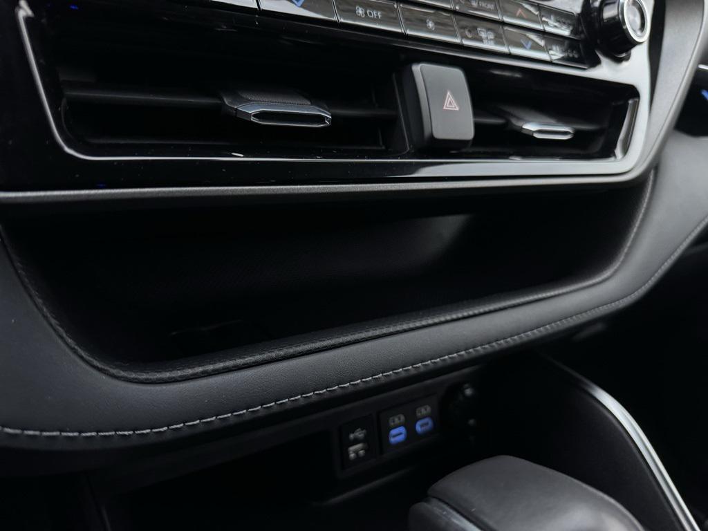 used 2022 Toyota Highlander car, priced at $41,499