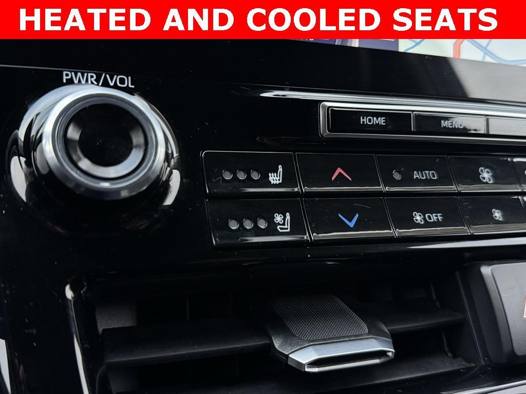 used 2022 Toyota Highlander car, priced at $41,499