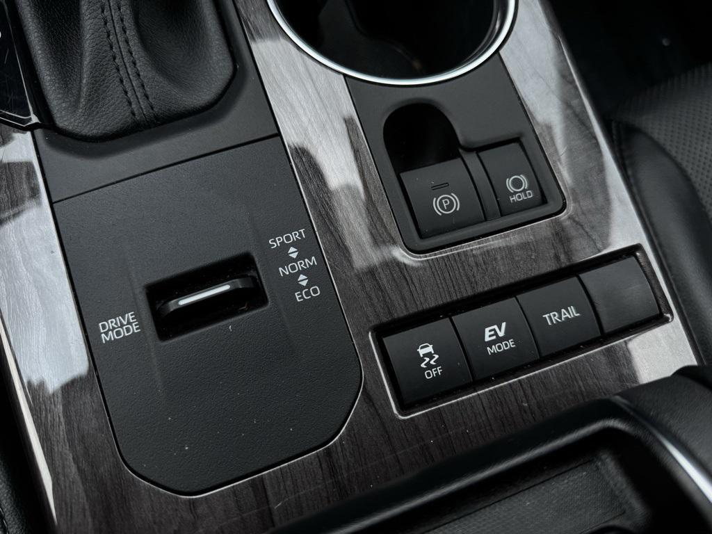 used 2022 Toyota Highlander car, priced at $41,499