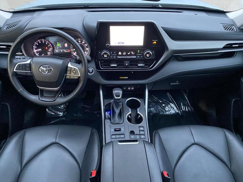 used 2024 Toyota Highlander car, priced at $43,999