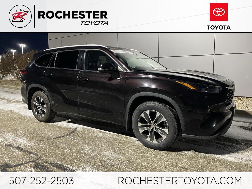 used 2022 Toyota Highlander car, priced at $35,498