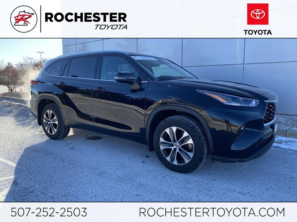 used 2021 Toyota Highlander car, priced at $34,998