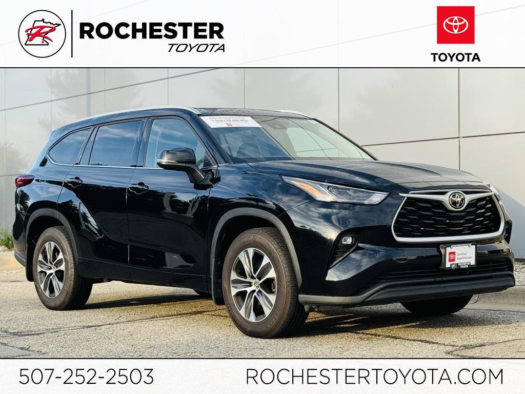 used 2022 Toyota Highlander car, priced at $37,999