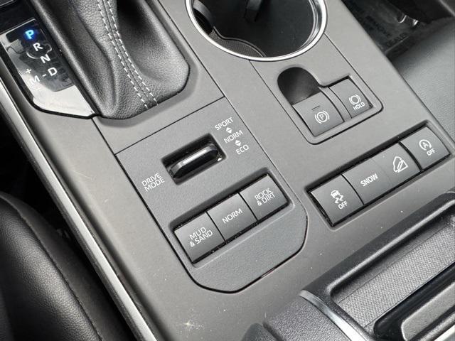 used 2022 Toyota Highlander car, priced at $38,599