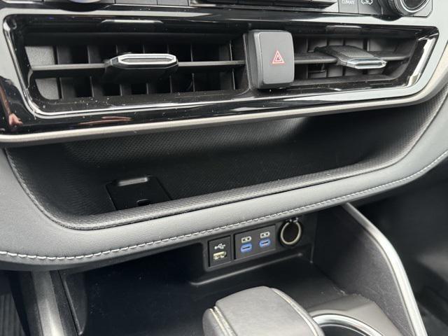 used 2022 Toyota Highlander car, priced at $38,599