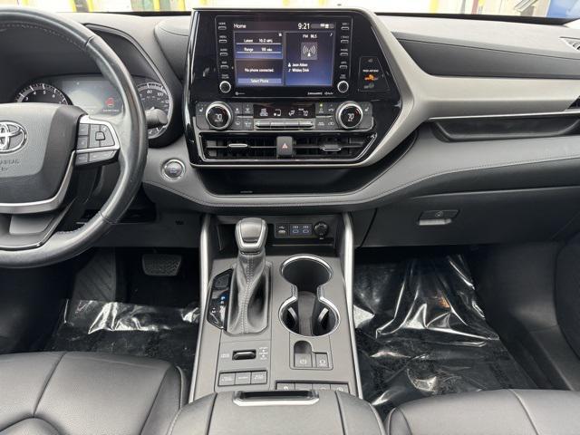 used 2022 Toyota Highlander car, priced at $38,599