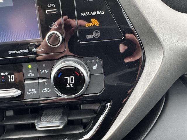 used 2022 Toyota Highlander car, priced at $38,599