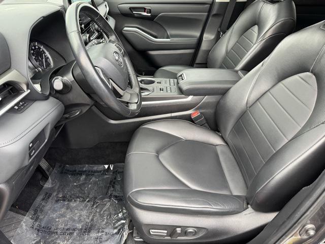 used 2022 Toyota Highlander car, priced at $38,599