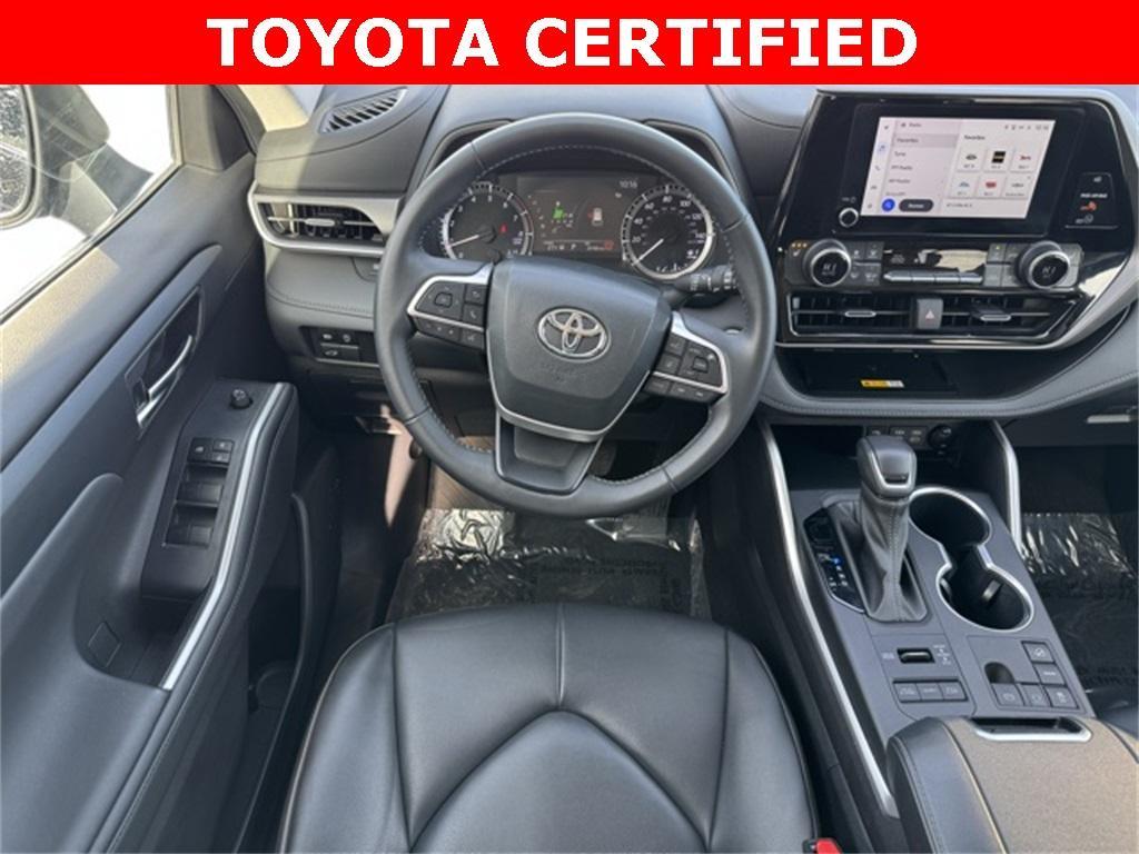 used 2024 Toyota Highlander car, priced at $42,999