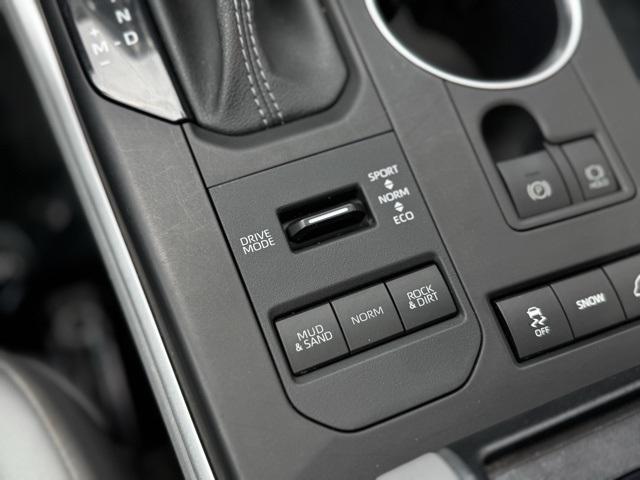used 2022 Toyota Highlander car, priced at $38,799