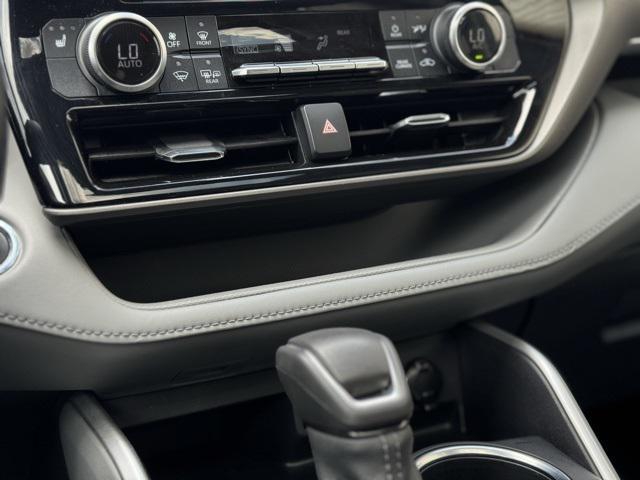 used 2022 Toyota Highlander car, priced at $38,799