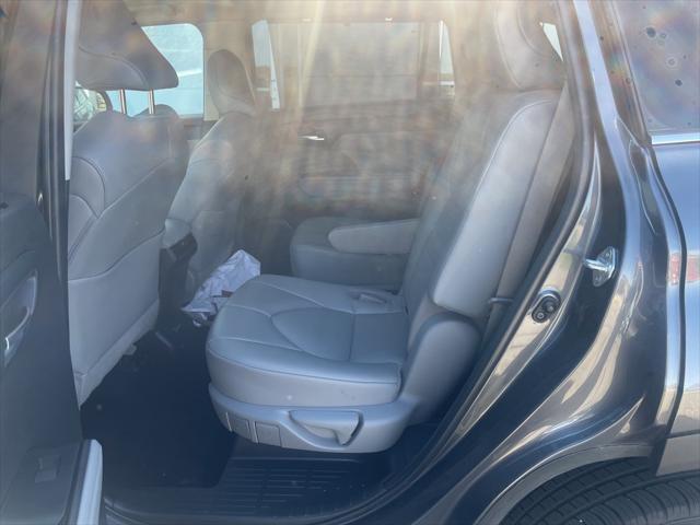 used 2022 Toyota Highlander car, priced at $39,999