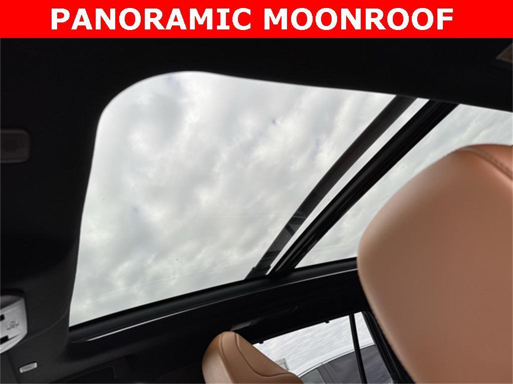 used 2023 Toyota Highlander car, priced at $42,499