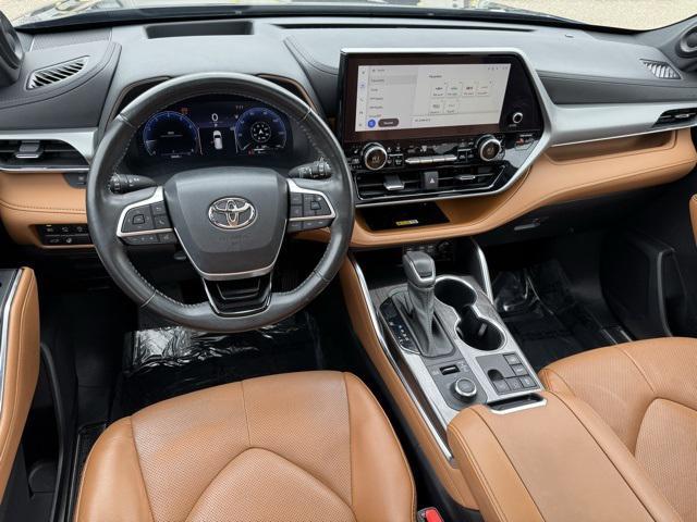 used 2023 Toyota Highlander car, priced at $42,499