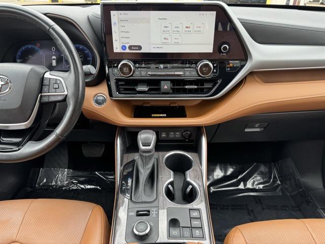 used 2023 Toyota Highlander car, priced at $42,499