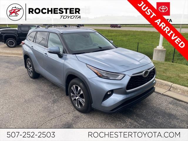 used 2022 Toyota Highlander car, priced at $42,499