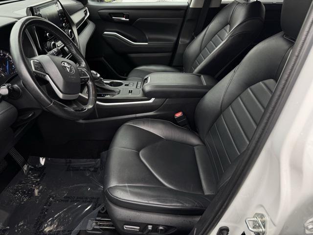used 2022 Toyota Highlander car, priced at $45,999